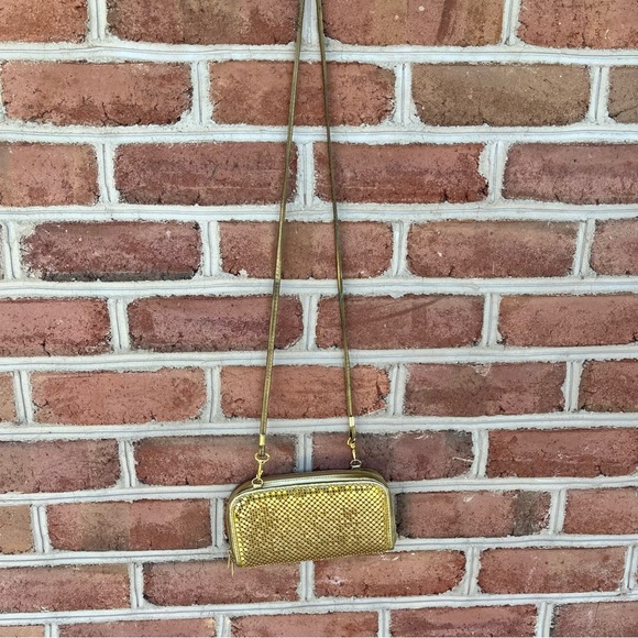 Vintage chain link purse. gold metal. Very cute for formal, party or concerts - Picture 3 of 7